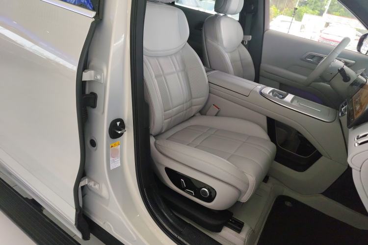 Used Deepal S09 2025 Rear-Drive Ultra Right Front Seat