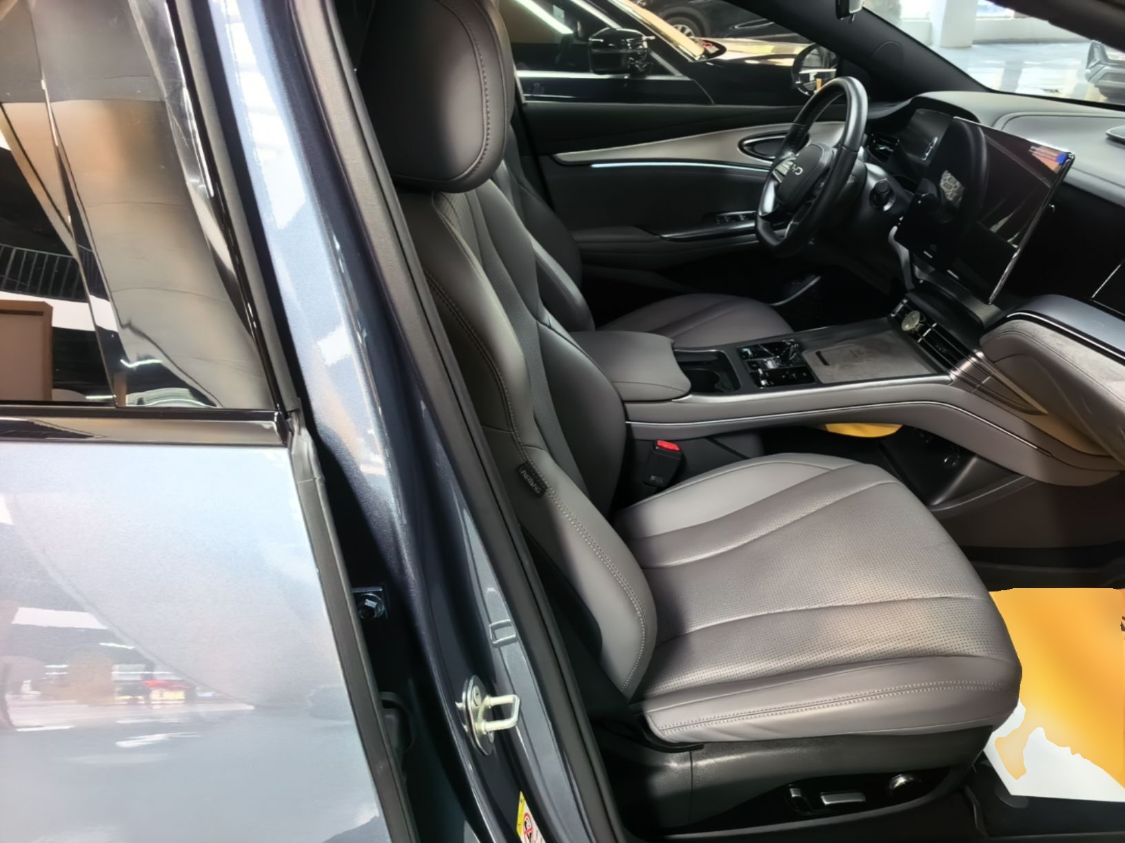 BYD Seal 07 DM-i 2025 Intelligent Driving Version DM-i 1.5L 125 km Luxury Edition — снимка 19