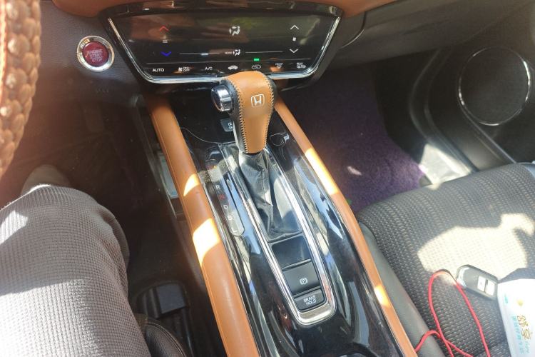 Used Honda Vezel 2015 1.8L CVT 2WD Luxury Model
