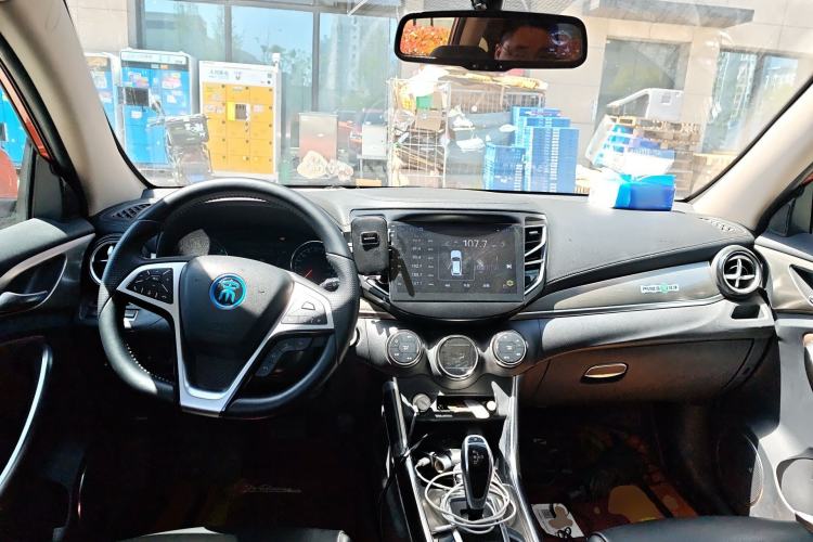 Used BYD Song New Energy 2017 Song DM 1.5TID All-Wheel Drive Prestige Model Center Console