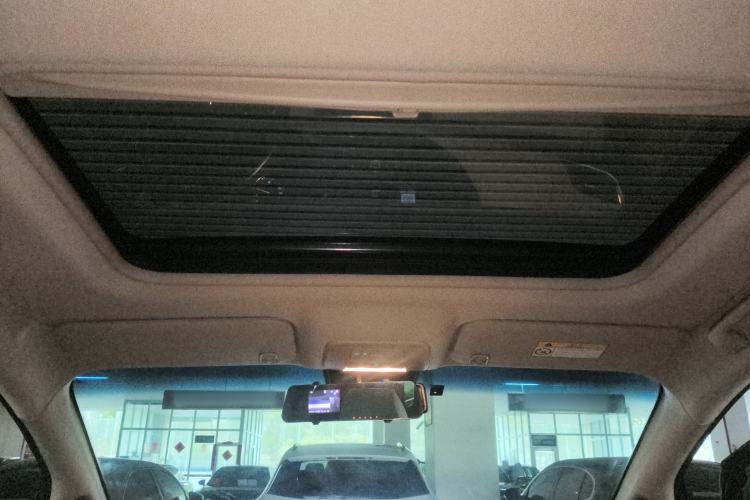 Used Buick GL8 2023 Facelifted Land Cruiser Executive Luxury Version
