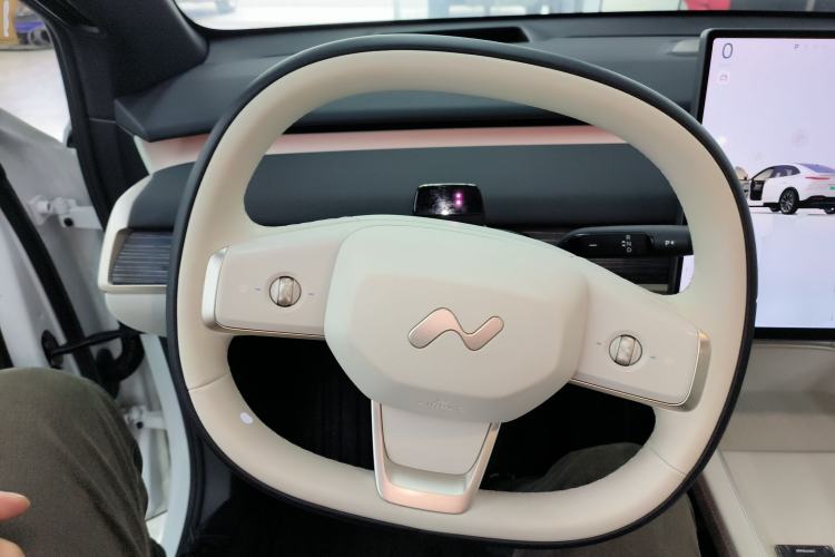 Used ONVO L60 2024 60 kWh All-Wheel Drive Steering Wheel