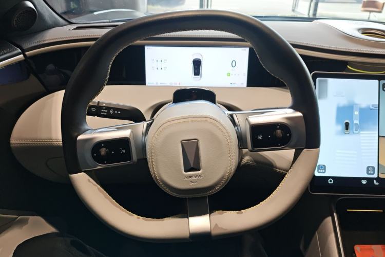 Used Avatr 11 2023 HarmonyOS Edition Smart Enjoyment Upgrade Model 116-degree Four-Wheel Drive Version Steering Wheel