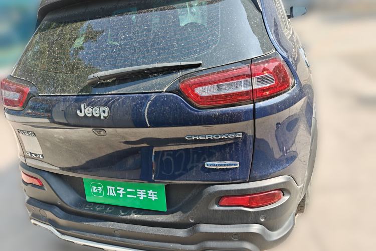 Used Jeep Cherokee 2016 2.4L Professional Smart Version
