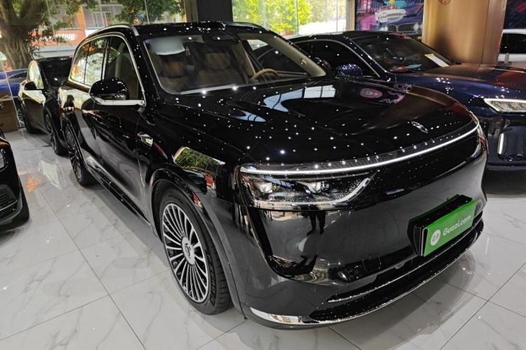 Used Hima AITO M8 2025 Extended-Range Ultra Version 53.4 kWh 6-Seater Edition Front Right 45 Deg