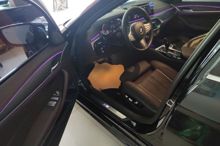 Used BMW 5 Series 2023 530Li Luxury Edition M Sport Package Driver Seat