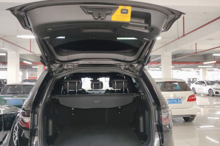 Used Land Rover Discovery Sport 2020 249 PS R-Dynamic Performance Edition Trunk