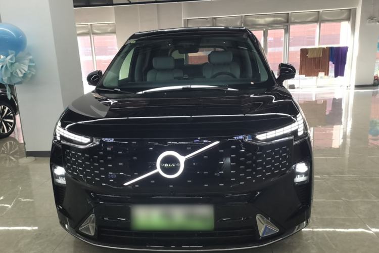 Used Volvo EM90 2025 Ultra Six-Seater
