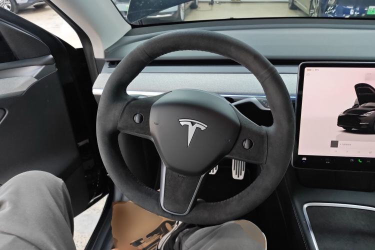 Used Tesla Model Y 2023 Rear-Wheel-Drive Version
