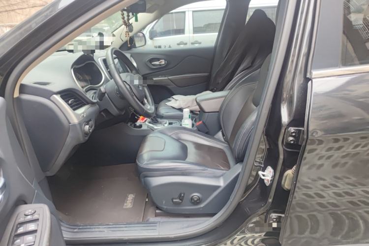 Used Jeep Cherokee 2016 2.4L Professional Smart Version
