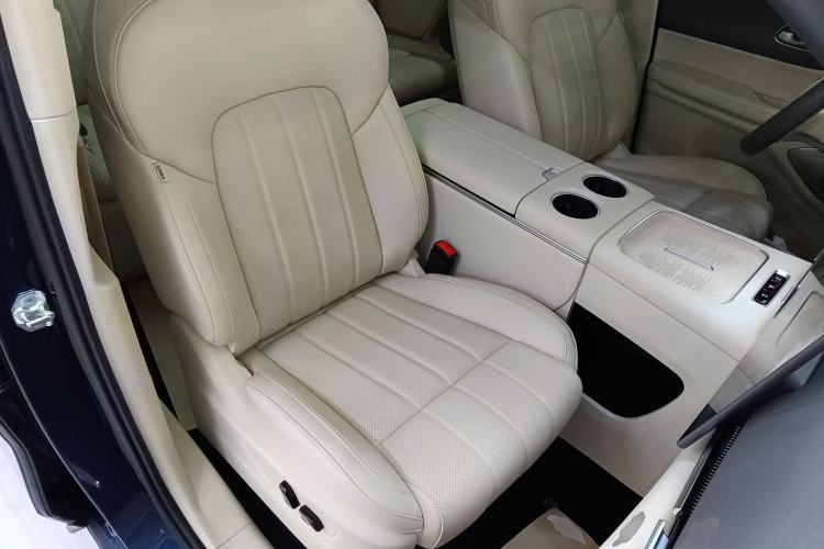 Used VOYAH Dream 2025 PHEV Four-Wheel Drive Prestige Kunpeng Edition
