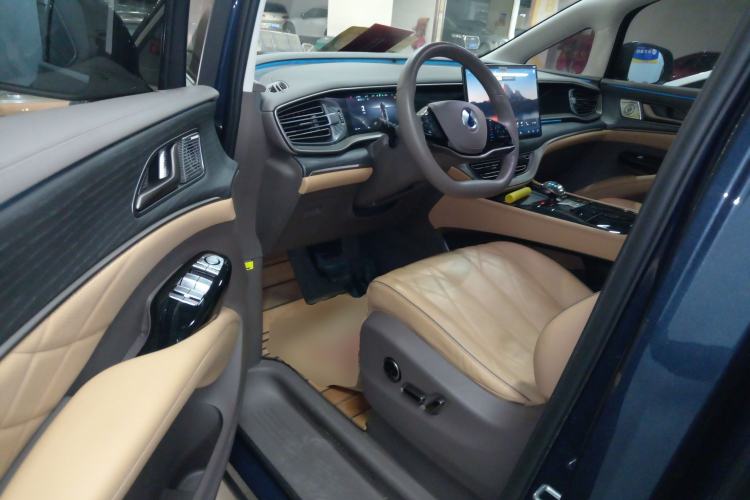 Used Denza D9 2022 DM-i 970 Four-Wheel Drive Flagship Model
