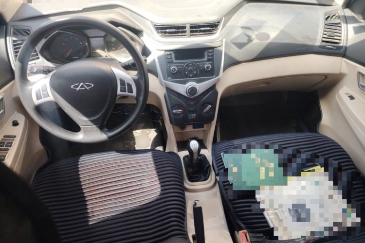 Used Chery Fengyun 2 2013 Hatchback 1.5L Manual Ruiyi Edition Center Console
