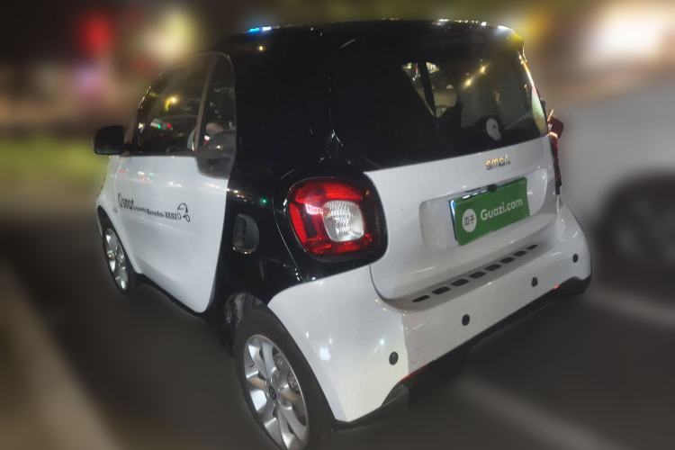 Used smart fortwo 2018 1.0L 52kW Hardtop Dynamic Version China V Rear Left 45 Deg