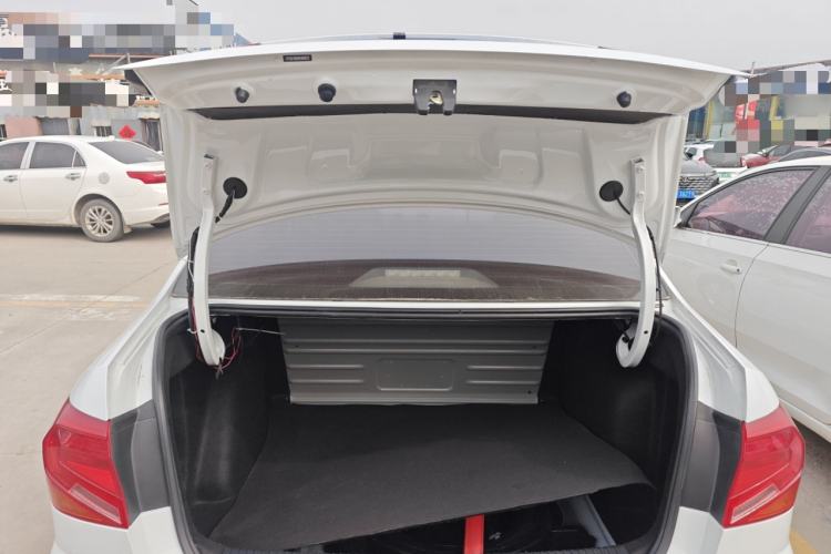 Used Volkswagen Jetta 2019 Dream Edition 1.4L Manual Fashion Version Trunk