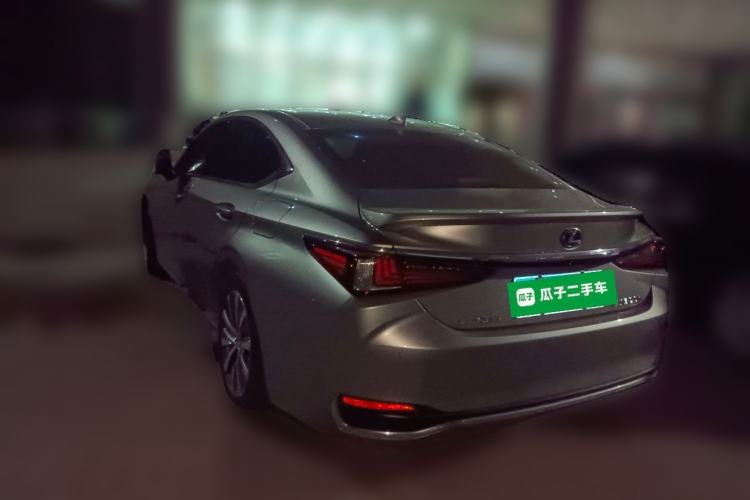 Used Lexus ES 2020 300h Premier Edition
