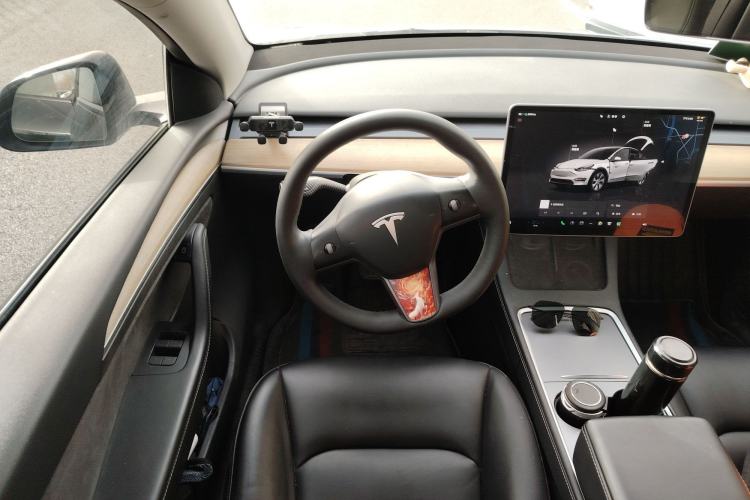 Used Tesla Model Y 2022 Long-Range All-Wheel-Drive Version
