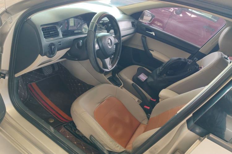 Used Skoda Rapid 2015 1.6L Automatic Smart Selection Model
