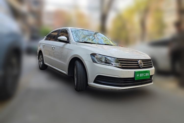 Used Volkswagen Lavida 2015 1.6L Automatic Fashion Edition Front Right 45 Deg