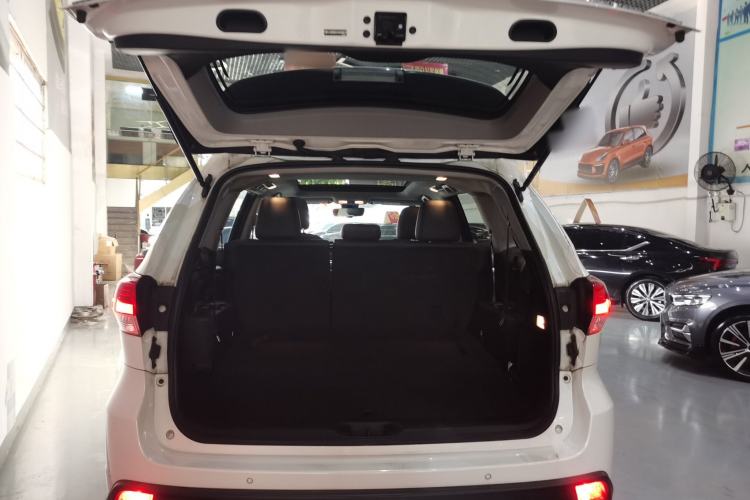 Used Toyota Highlander 2018 2.0T Four-Wheel Drive Luxury Version 7 Seats China VI Standard
