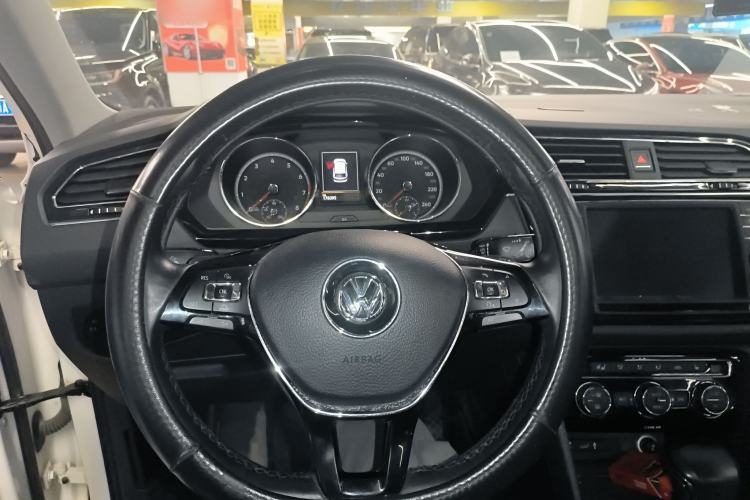 Used Volkswagen Tiguan L 2017 330TSI Automatic Two-Wheel Drive Luxury Edition