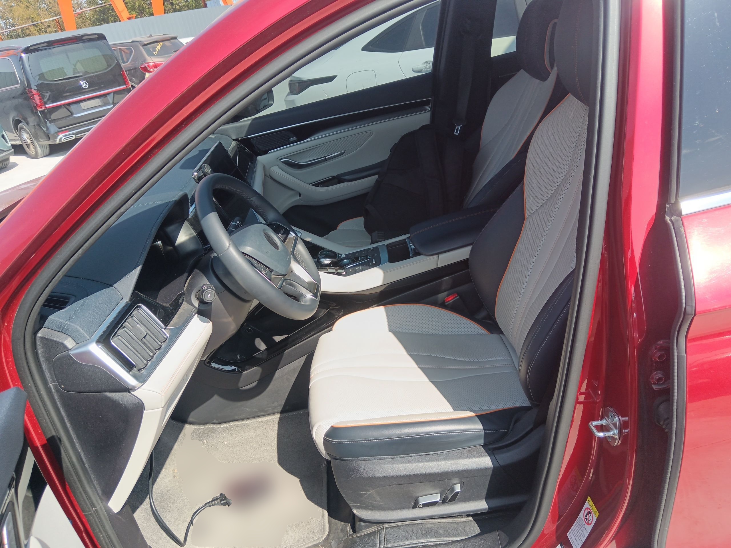 المقاعد الأمامية داخل السيارة