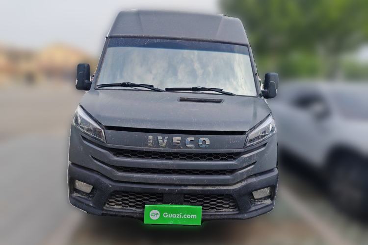 Used Iveco Daily 2023 2.5T A37M1 Multi-Purpose Passenger Vehicle Long Wheelbase Mid-Roof Design Dual Side Sliding Doors Automatic Transmission
