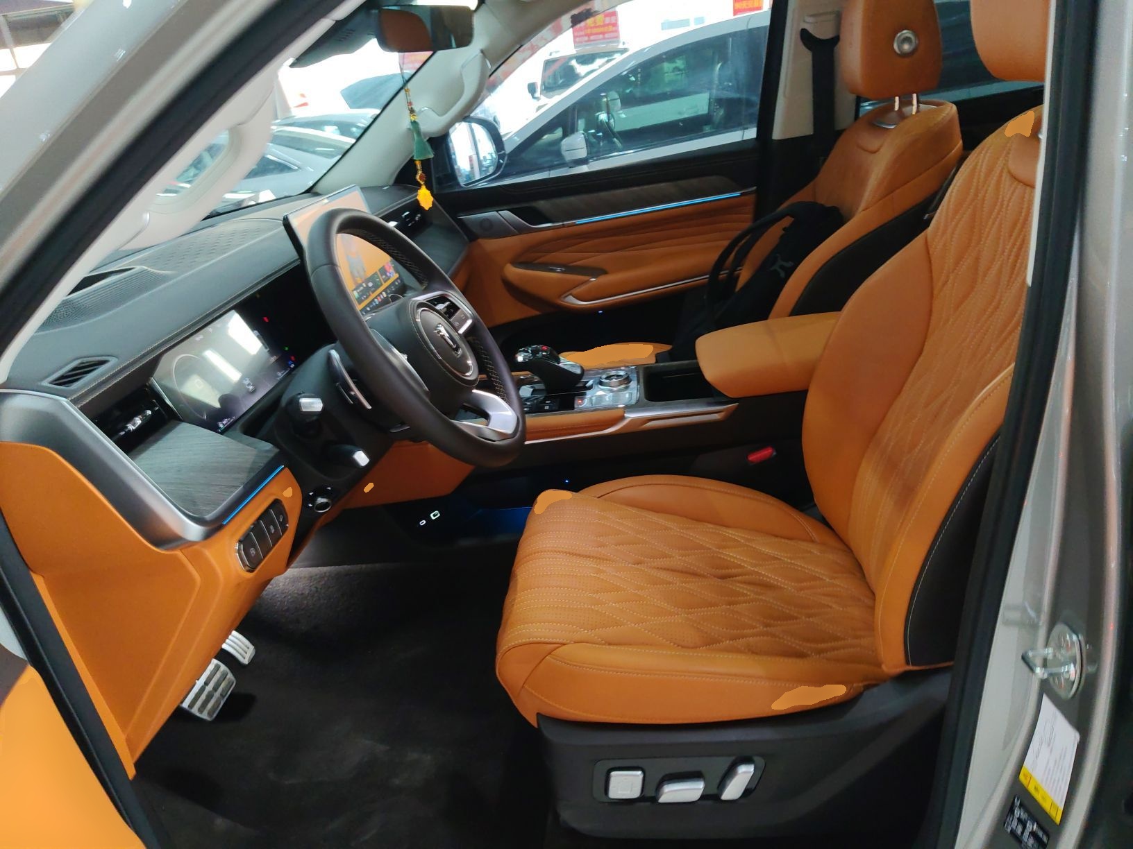 المقاعد الأمامية داخل السيارة