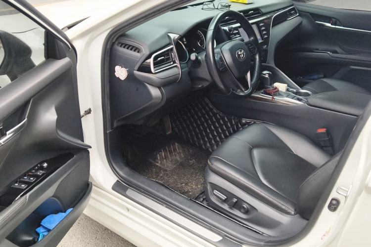 Used Toyota Camry 2018 2.0G Luxury Edition
