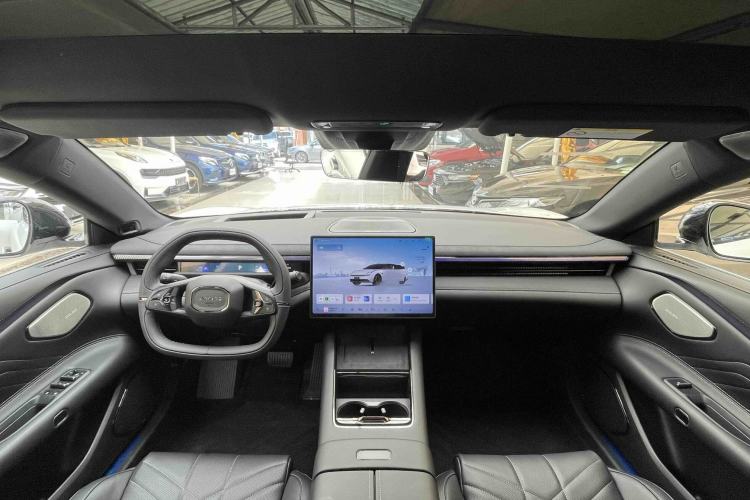 Used Lynk & Co 10 EM-P 2025 Facelifted Model 240 All-Wheel Drive Ultra Interior 3