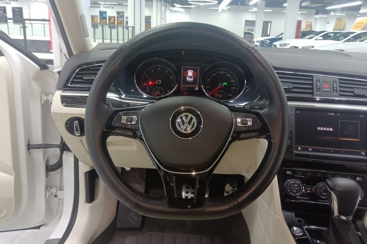 Used Volkswagen Lamando 2018 280TSI DSG Luxury Edition
