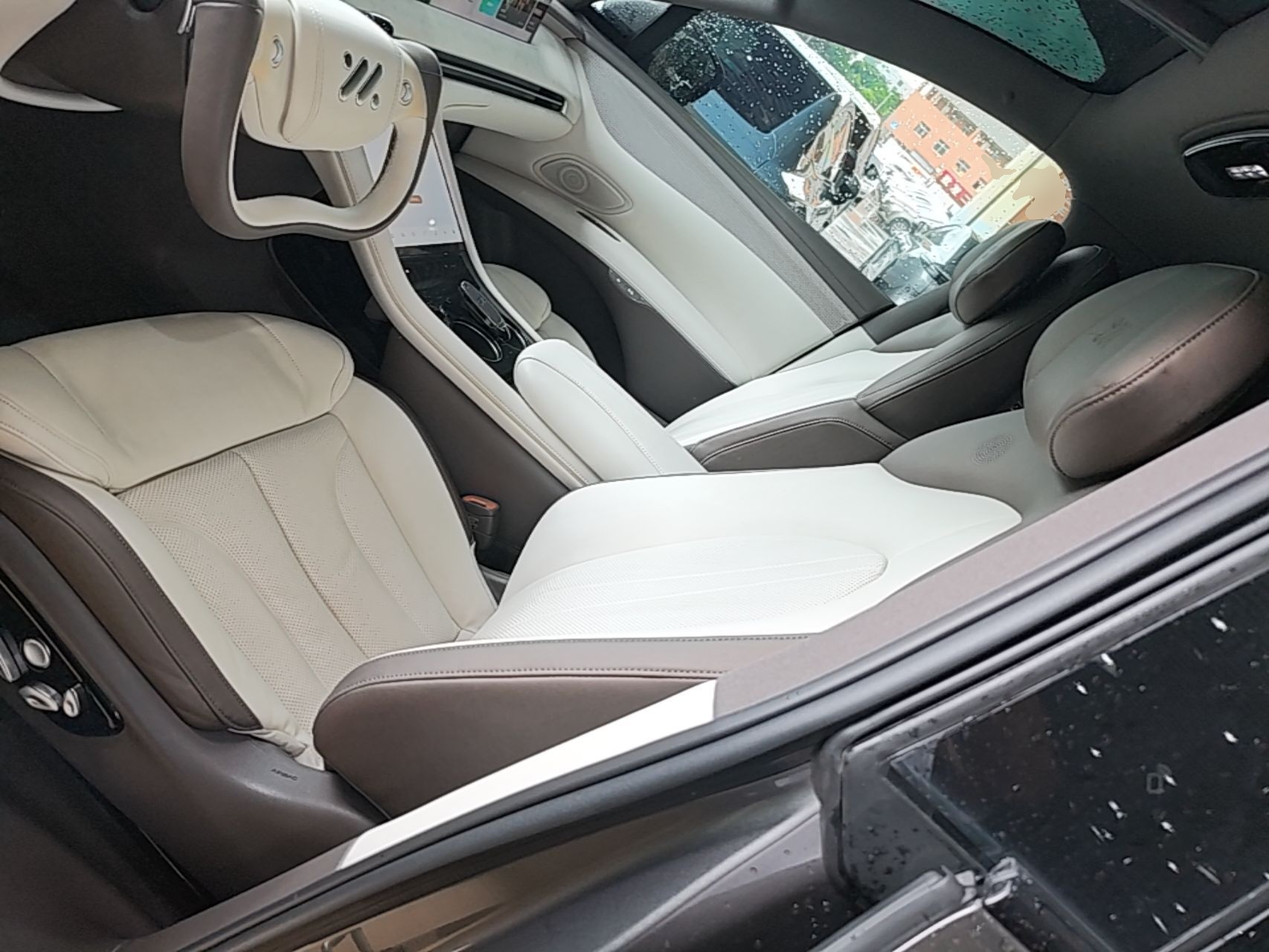 Vordere Reihe im Auto