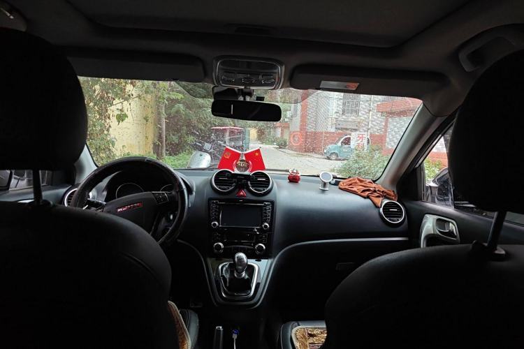 Used Haval H6 2015 Upgraded Model 1.5T Manual Two-Wheel Drive Elite Version
