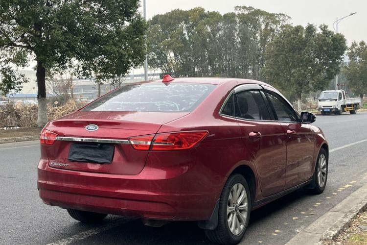 Used Ford Escort 2015 1.5L Automatic Fashion Model
