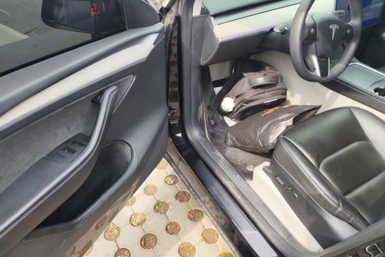 Used Tesla Model Y 2023 Long-Range All-Wheel-Drive Version