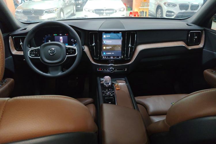 Used Volvo XC60 2024 B5 4x4 Smart Luxury Edition
