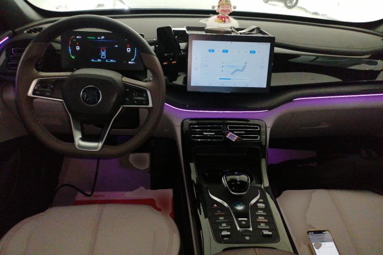 Used BYD Qin PLUS 2023 Champion Edition DM-i 55KM Leading Model Center Console