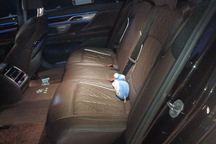 Used BMW 7 Series 2021 740Li Leading Model M Sport Package Left Rear Seat