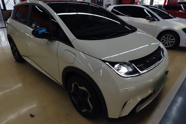 Used BYD Dolphin 2021 405 km Fashion Edition Front Right 45 Deg
