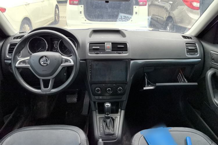 Used Skoda Yeti 2017 TSI280 DSG Car Enjoy Brothers Edition Center Console