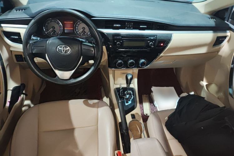 Used Toyota Corolla 2014 1.6L CVT GL-i Center Console