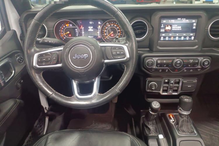 Used Jeep Wrangler 2019 2.0T Sahara Four-Door Brilliant Top Version China VI Emission Standard