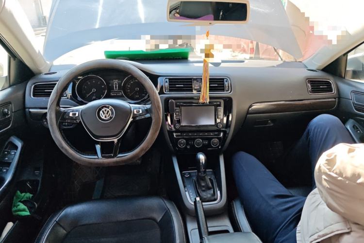 Used Volkswagen Sagitar 2015 230TSI Automatic Luxury Model
