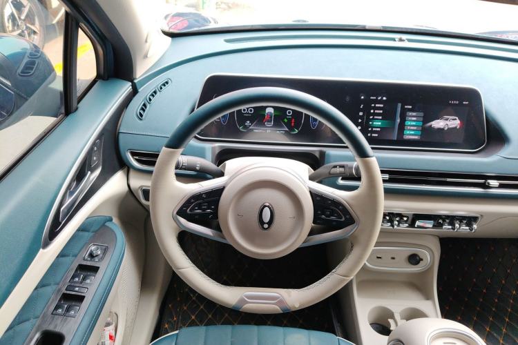 Used ORA Good Cat 2023 401 km Standard Range Luxury Version Lithium Iron Phosphate Steering Wheel