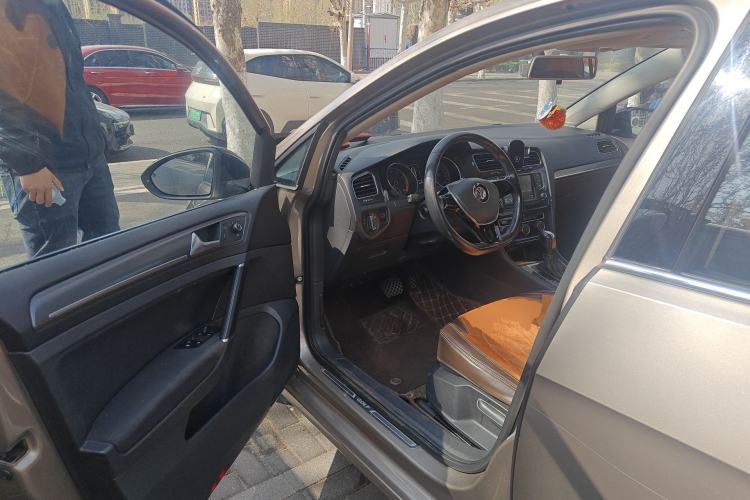 Used Volkswagen Golf 2017 230TSI Automatic Comfort Edition – Celebrating Milestone of One Million Units Driver Seat