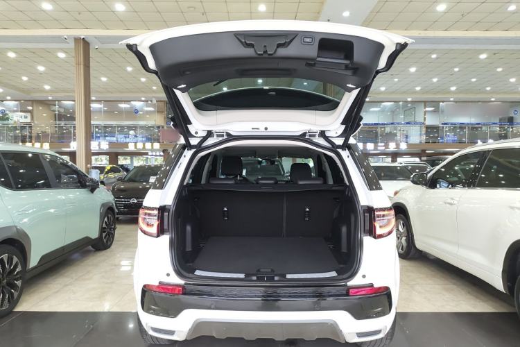 Used Land Rover Discovery Sport 2020 249 PS R-Dynamic Performance Edition Trunk