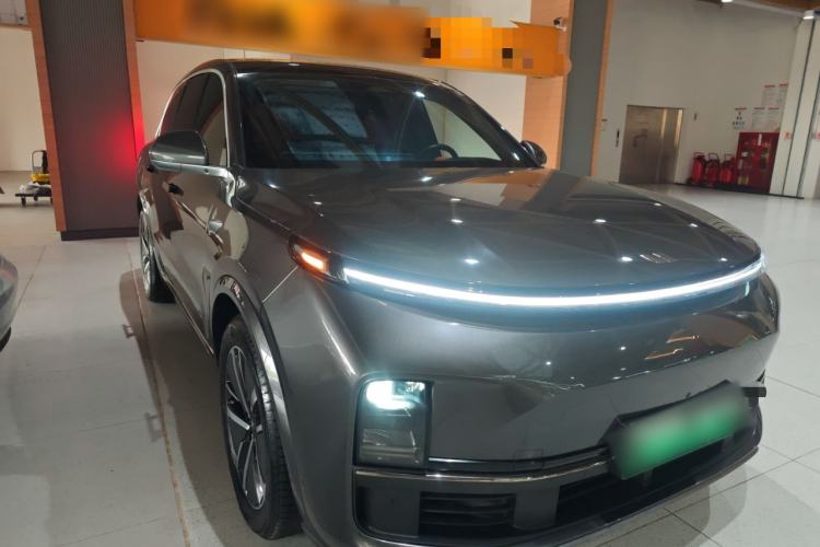 Used Li Auto L8 2024 Pro Model Front Right 45 Deg