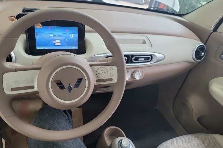 Used Wuling Hongguang MINIEV 2025 Four-Door Version Advanced Edition Center Console