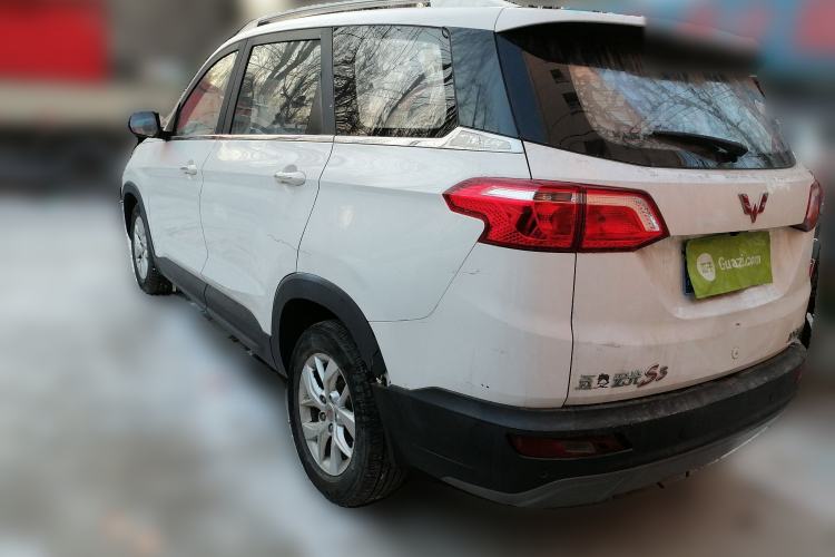 Used Wuling Hongguang 2019 1.5L S Comfort Edition China VI LAR
