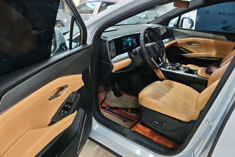 Used BYD Song L DM-i 2024 112 km Leading Edition Driver Seat